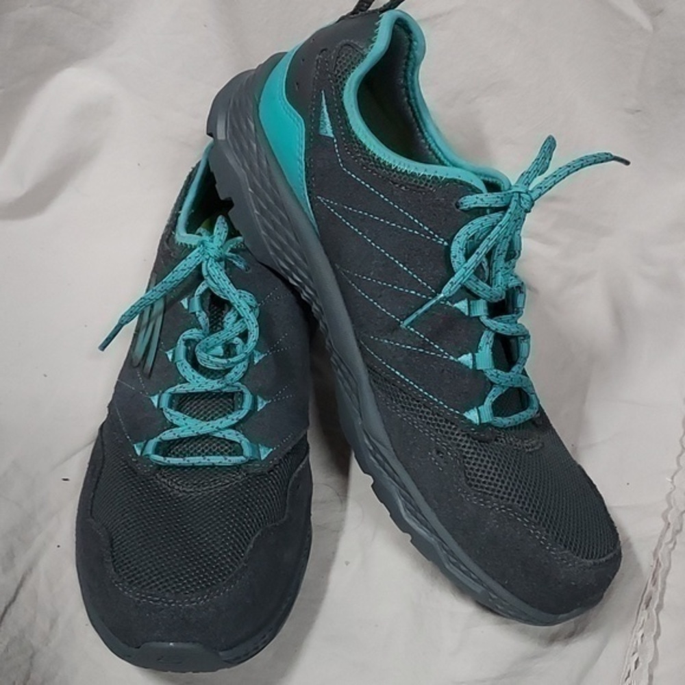 Woman's Skechers  Goga Plus Sneakers Size 9.5